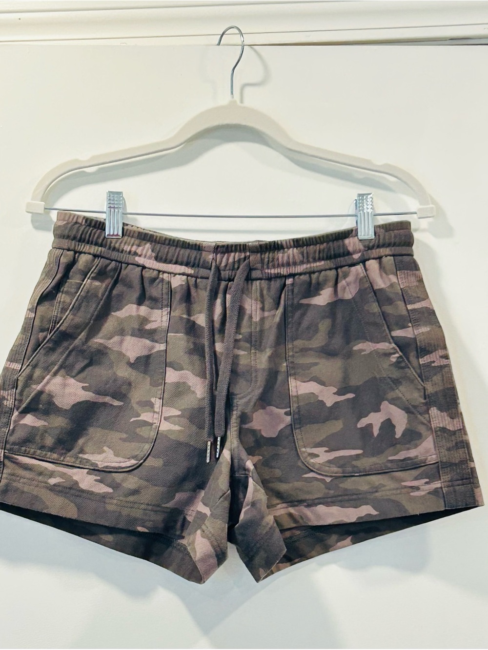 Athleta Farallon Camo Lounge Shorts - Olive & Taupe